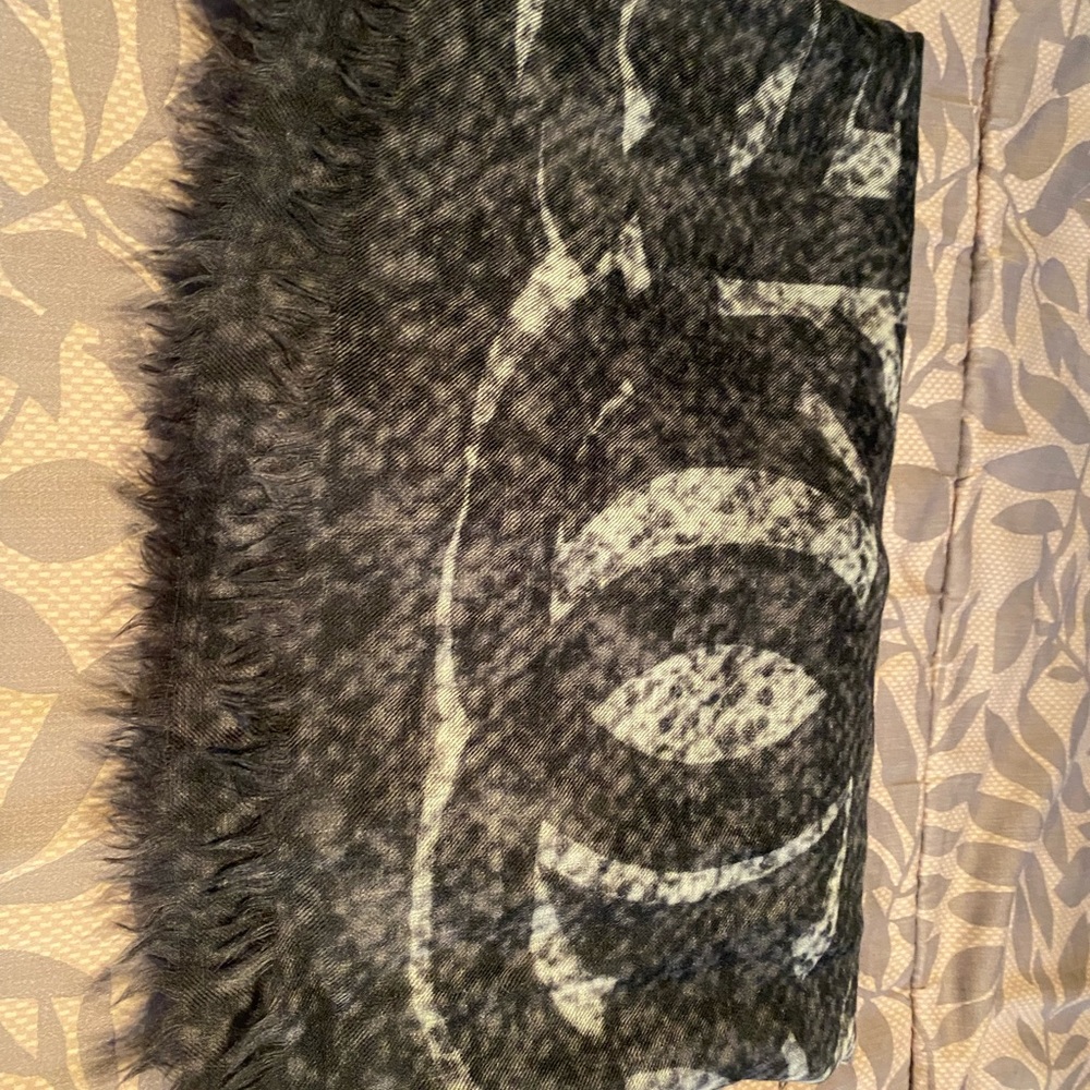 NWT Chanel Stole Black and Gray - Picture 6 of 6